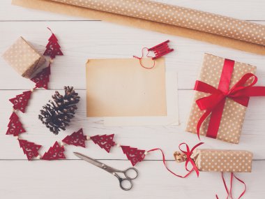 Yaratıcı hobi. Noel hediyesi kutusuna yapmak için el yapımı Araçlar