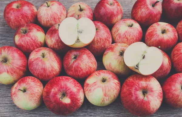 Dulce fresco maduro rojo manzana cosecha fondo — Foto de Stock