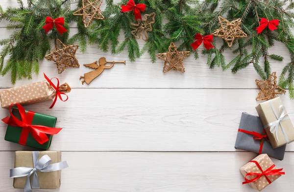 Decoración de Navidad, cajas de regalo y fondo de marco de guirnalda — Foto de Stock