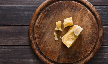 Rustik ahşap masa, parmesan peynir delikatessen