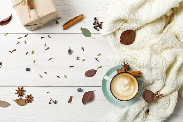 Autumn cappuccino coffee cup on white wood background — Stock Photo, Image