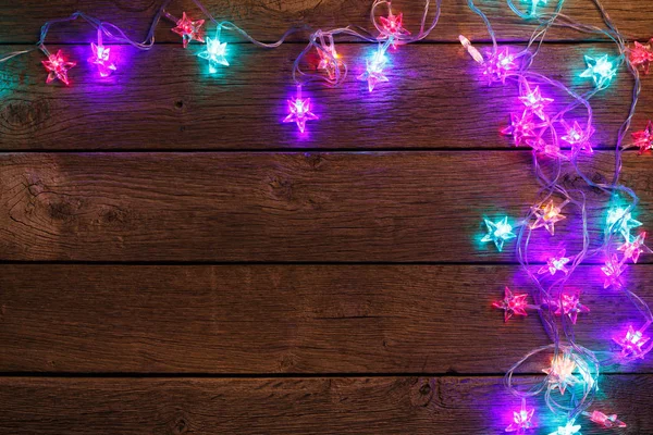Noël lumières bordure sur fond bois — Photo