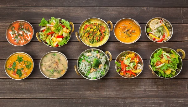 Vegan ve vejetaryen Hint mutfağı sıcak baharatlı yemekler — Stok fotoğraf