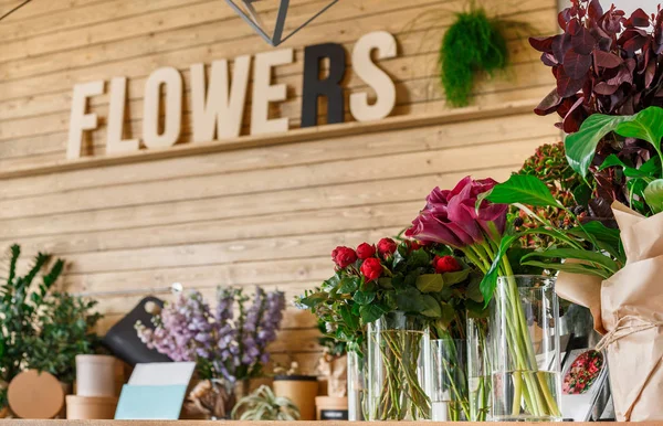 Floristería interior, pequeña empresa de estudio de diseño floral —  Fotos de Stock