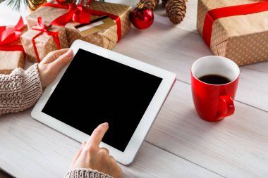 Kadın Noel alışveriş online kredi kartı ile
