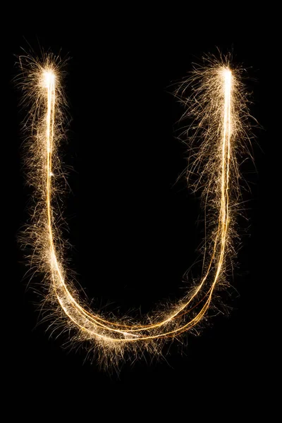 Letra u en inglés del alfabeto sparklers sobre fondo negro . —  Fotos de Stock