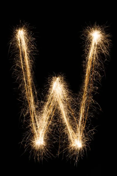 Lettre anglaise W de l'alphabet sparklers sur fond noir . — Photo