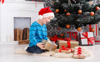 Yakışıklı Santa şapka çıkartıyorum Noel hediyesi