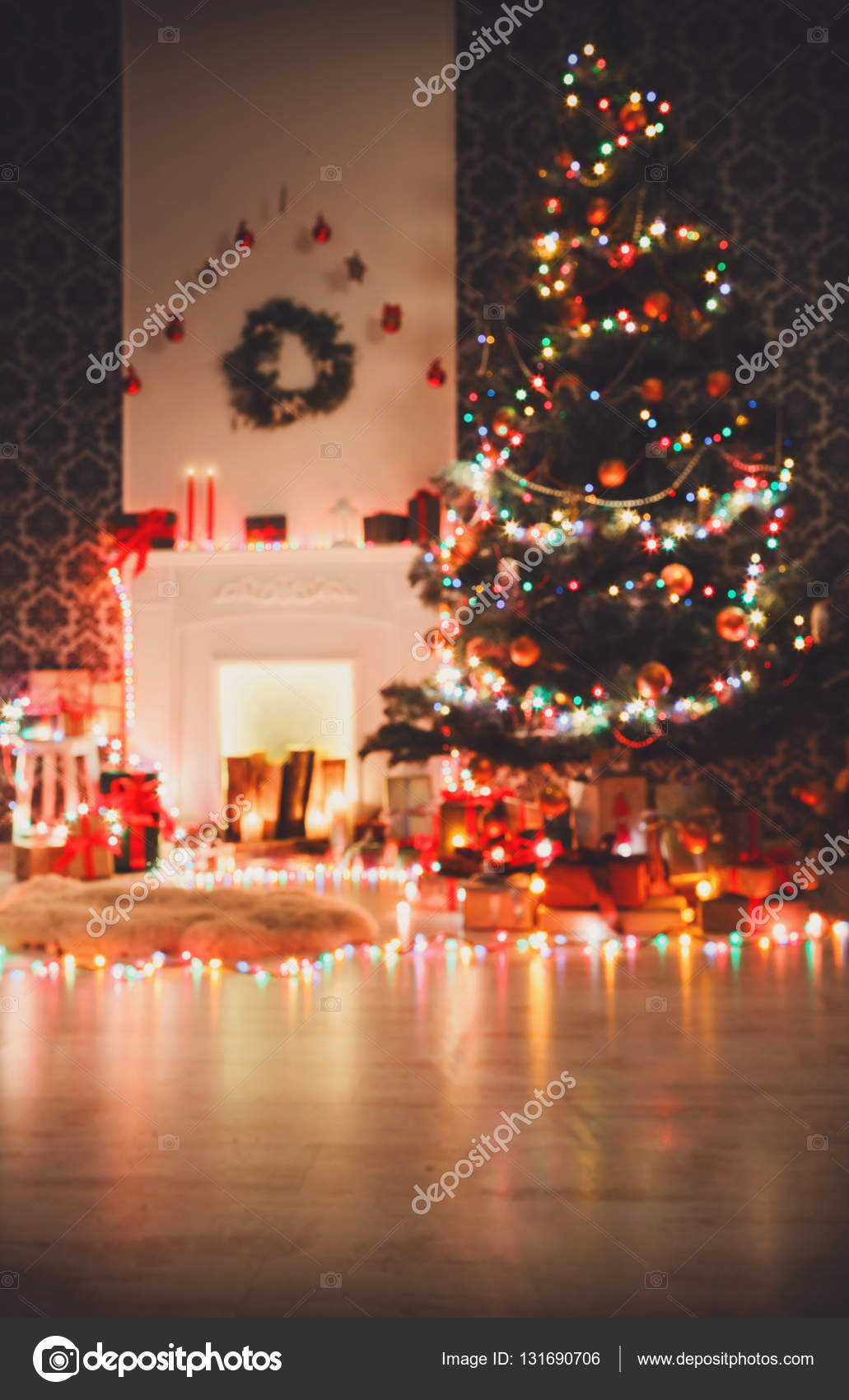 Luci Di Natale In Camera.Natale Camera Interior Design Albero Decorato In Luci Ghirlanda Foto Stock C Milkos 131690706