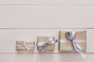 Mevcut kutuları üstten görünüm beyaz kopya alanı ile