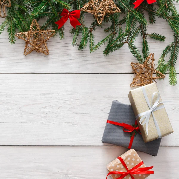 Χριστουγεννιάτικη διακόσμηση, κουτιά δώρων και γιρλάντα φόντο πλαισίου — Φωτογραφία Αρχείου