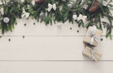 Çelenk çerçeve arka plan christmas dekorasyon ve hediye kutuları