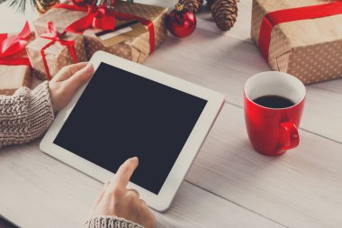 Kadın Noel alışveriş online kredi kartı ile