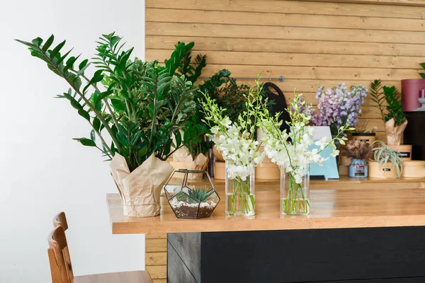꽃이 게 인테리어 세부, 꽃 디자인 스튜디오의 중소 기업 — 스톡 사진