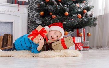 Yakışıklı Santa şapka çıkartıyorum Noel hediyesi