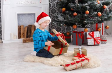 Yakışıklı Santa şapka çıkartıyorum Noel hediyesi