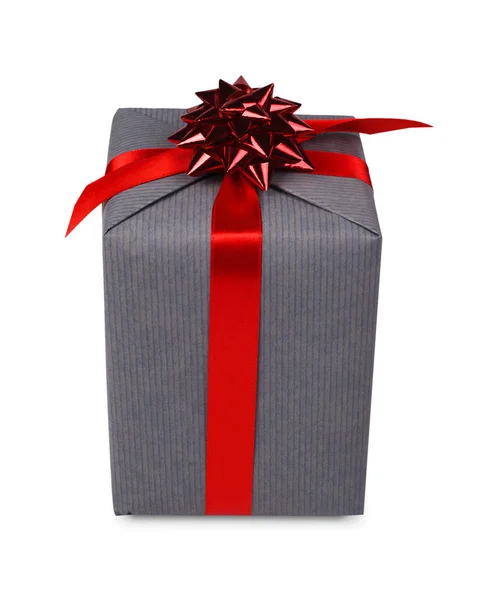 회색 종이 흰색 절연에 크리스마스 휴일 선물 상자 — 스톡 사진