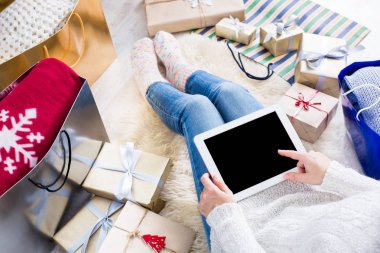 Tablet ile online alışveriş kadın