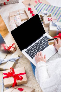 Online Kredi kartı ile alışveriş kadın