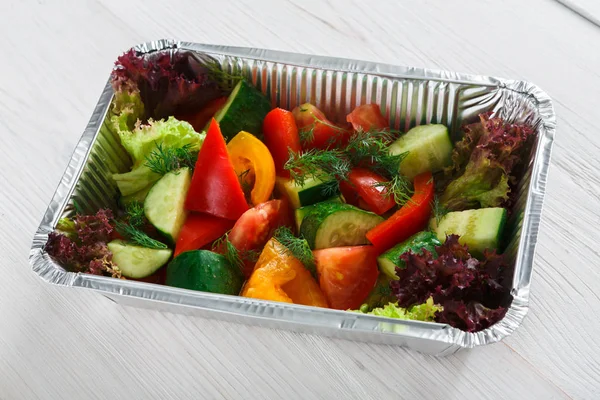 Comida saludable en cajas, concepto de dieta. Ensalada —  Fotos de Stock