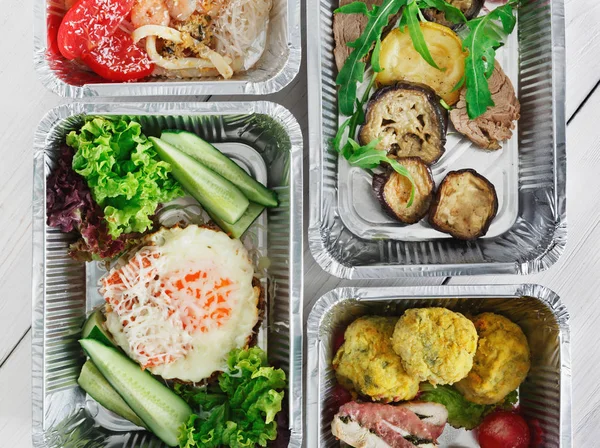 Hälsosam mat take away, top Visa på trä bakgrund — Stockfoto