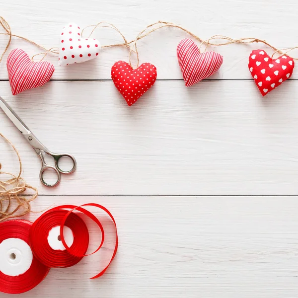 Sevgililer günü arka plan, yastık kalpler sınır Wood, kopya alanı