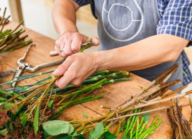 Adam asistanı olarak çiçek Dükkanı teslim olun gül buket tatlı