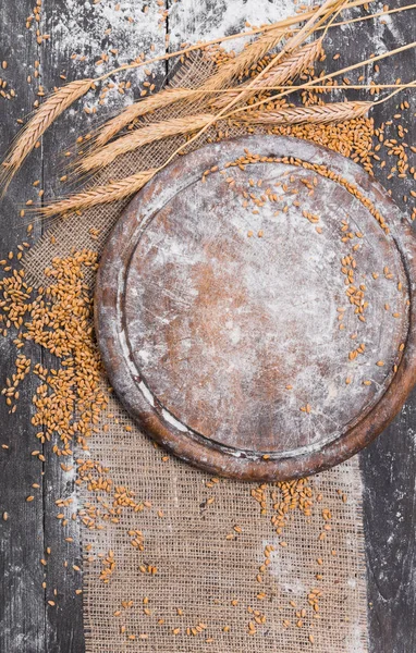 Panadería de pan de fondo, espigas de grano y trigo —  Fotos de Stock