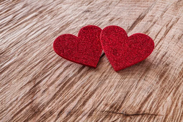 Fondo de San Valentín, corazones de madera en madera con espacio para copiar — Foto de Stock