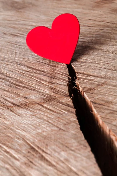 Valentine day tło, drewniane serca na drewno z miejsca kopii — Zdjęcie stockowe