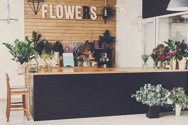 Floristería interior, pequeña empresa de estudio de diseño floral — Foto de Stock