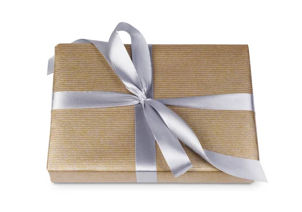 Coffret cadeau Noël en papier doré isolé sur blanc — Photo