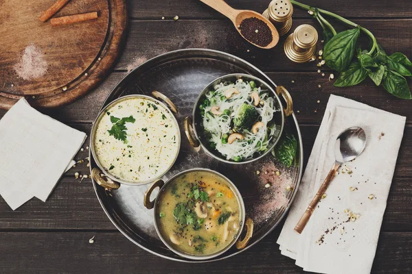 Vegan ve vejetaryen Hint mutfağı sıcak baharatlı yemekler