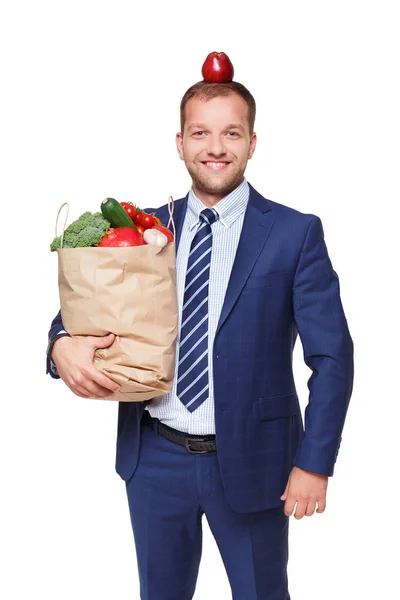 Feliz hombre de negocios bolsa con alimentos saludables, comprador de comestibles aislado — Foto de Stock