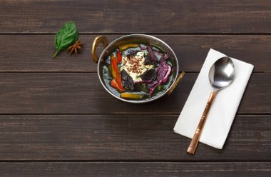 Vegan ve vejetaryen Hint Restoran yemek, sebze ile baharatlı pirinç