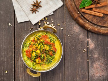 Vegan ve vejetaryen Hint Restoran yemek, baharatlı körili soya peyniri üzerinden