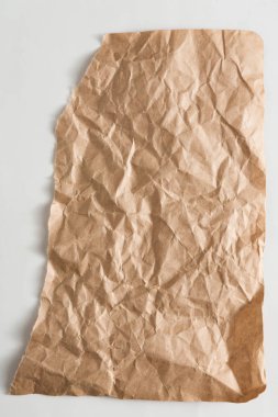 Beyaz arka plan üzerinde izole eski craft kağıt levha