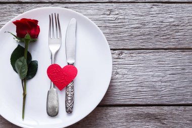 Romantik bir akşam yemeği kavramı. Sevgililer günü veya teklif arka plan