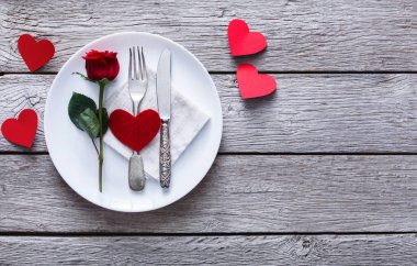 Romantik bir akşam yemeği kavramı. Sevgililer günü veya teklif arka plan