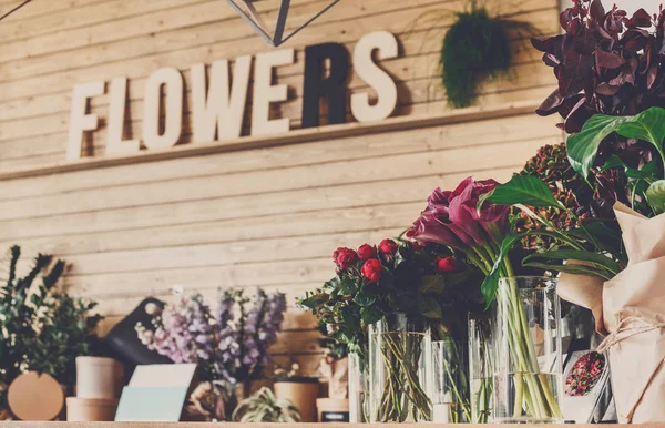 Floristería interior, pequeña empresa de estudio de diseño floral —  Fotos de Stock