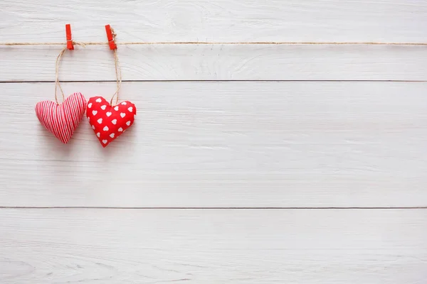 Valentine day background, pillow hearts couple on wood, copy space — Stock Photo, Image