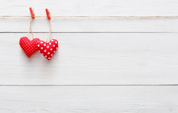 Valentine day background, pillow hearts border on wood, copy space — Stock Photo, Image