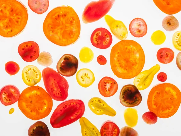 Bakgrundsbelyst skivor av tomat, abstrakt texturerat bakgrund — Stockfoto