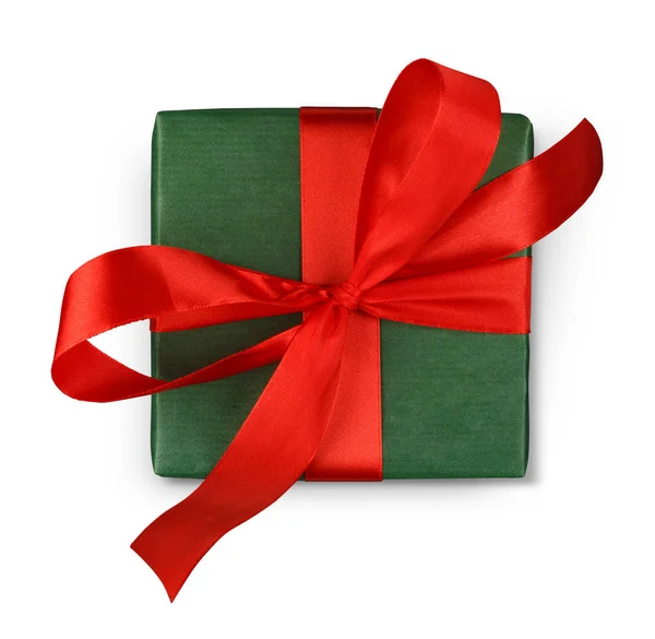 Weihnachtsgeschenkbox in grünem Papier isoliert auf weißem Papier — Stockfoto