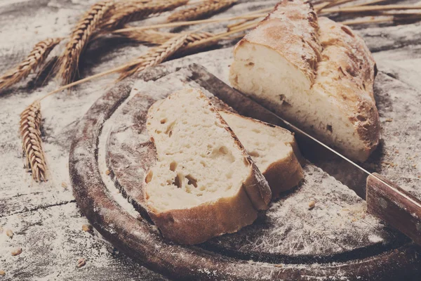 Fırın kavramı arka plan. Bıçak kesim ekmek ekmek dilimleri