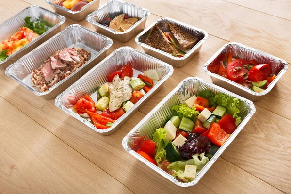 Alimentos saudáveis em caixas, conceito de dieta . — Fotografia de Stock