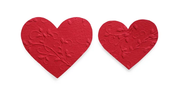 Rot gemusterte Papierherzen isoliert auf weißem Hintergrund, Valentinstag — Stockfoto
