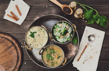 Vegan ve vejetaryen Hint mutfağı sıcak baharatlı yemekler