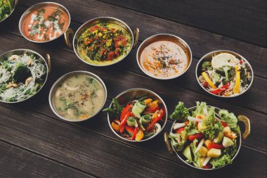 Vegan ve vejetaryen Hint mutfağı sıcak baharatlı yemekler