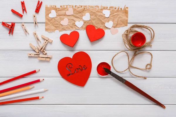 Valentine day diy handmade hearts making, top view on wood — Stock Photo, Image